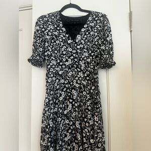 NWT- Banana Republic Womens Black Printed Smocked Sleeves V-neck Wrap Mini